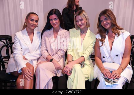 Anna Idriess, Leo Eberlin Mathild, Mandy Bork, Farina Opoku novalanalove BEI der MARC CAIN DÉFILÉ im Rahmen der Berlin Fashion week Herbert/Winter 2024 in der Arena Berlin in Berlin am 06.02.2024 *** Anna Idriess, Leo Eberlin Mathild , Mandy Bork, Farina Opoku novalanalove au DÉFILÉ MARC CAIN dans le cadre de la Berlin Fashion week Herbert hiver 2024 à l'Arena Berlin à Berlin le 06 02 2024 Banque D'Images