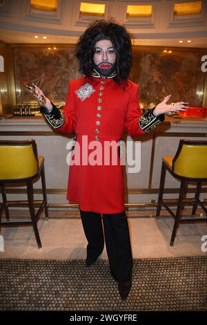 DÉFILÉ Harald Glööckler BEI der ANJA GOCKEL im Rahmen der Berlin Fashion week Herbert/Winter 2024 im Hotel Adlon Kempinski à Berlin AM 05.02.2024 *** Harald Glööckler au DÉFILÉ ANJA GOCKEL dans le cadre de la semaine de la mode de Berlin Herbert hiver 2024 à l'Hôtel Adlon Kempinski à Berlin le 05 02 2024 Banque D'Images