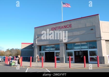 New York, États-Unis. 06th Feb, 2024. Un magasin de gros Costco est vu dans le quartier de Melville dans le comté de Suffolk. Crédit : SOPA images Limited/Alamy Live News Banque D'Images