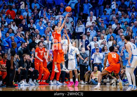 Chapel Hill, Caroline du Nord, États-Unis. 6 février 2024. Match de basket-ball ACC au Dean Smith Center à Chapel Hill, Caroline du Nord. (Scott Kinser/CSM) (image crédit : © Scott Kinser/Cal Sport Media). Crédit : csm/Alamy Live News Banque D'Images