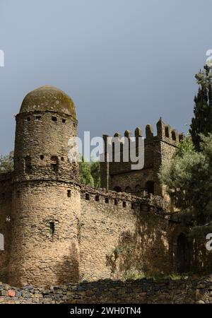 Vue extérieure des ruines de Fasil Ghebbi (enceinte royale) à Gondar, Ethiopie. Banque D'Images