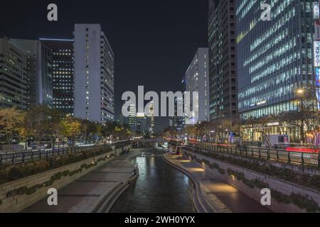 Séoul Corée du Sud, nuit urbaine au Cheonggyecheon Stream Banque D'Images