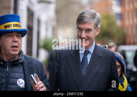 Londres, Royaume-Uni. 6 février 2024. Sir Jacob Rees-Mogg député quitte la réunion de lancement du conservatisme populaire 'Popcon' dans Westminster Credit : Ian Davidson/Alamy Live News Banque D'Images