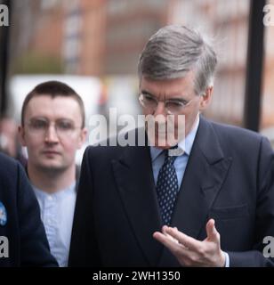 Londres, Royaume-Uni. 6 février 2024. Sir Jacob Rees-Mogg député quitte la réunion de lancement du conservatisme populaire 'Popcon' dans Westminster Credit : Ian Davidson/Alamy Live News Banque D'Images