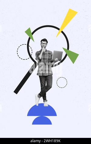 Collage créatif vertical image debout jeune homme freelance tenir un ordinateur portable trouver une solution tâche dilemme plan réfléchi visage d'esprit Banque D'Images