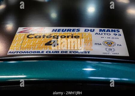 JAGUAR XJ220-C TWR, PILOTÉE PAR PAUL BELMONDO (FRA), JAY COCHRAN (USA) ET ANDREAS FUCHS (DEU) AUX 24 HEURES DU MANS 1993, RETROMOBILE 2014, PARIS Banque D'Images