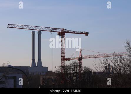 München, Bayern, Deutschland 06. Février 2024 : hier der Blick auf Kräne, Baukran, Baukräne, Bautätigkeit, Immobilien, Neubau *** Munich, Bavière, Allemagne 06 février 2024 ici la vue des grues, grues de construction, grues de construction, activité de construction, immobilier, nouvelle construction Banque D'Images