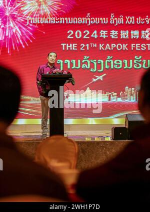 Bokeo, Laos. 25 janvier 2024. Le fondateur de la société enregistrée à Hong Kong Kings Romans Group Zhao Wei, prend la parole lors du Festival des fleurs de Kapok, le festival annuel, son genre visant à promouvoir le tourisme dans le complexe de casino Kings Romans dans la zone économique spéciale du Triangle d'Or (GTSEZ). Zhao Wei est un homme d'affaires chinois qui possède le complexe de casino Kings Romans. A été invité par le gouvernement du Laos à investir dans la province de Bokeo. En 2007, a négocié et conclu un bail de 99 ans pour établir et exploiter la zone économique spéciale du Triangle d'Or. Crédit : SOPA images Limited/Alamy Live News Banque D'Images