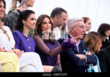 Emerson Tenney, Teri Hatcher und Helmut Schlotterer BEI der Marc Cain Fashion Show auf der Berlin Fashion week automne/hiver 2024 in der Arena Berlin. Berlin, 06.02.2024 *** Emerson Tenney, Teri Hatcher et Helmut Schlotterer au défilé Marc Cain à la Fashion week automne hiver 2024 à l'Arena Berlin Berlin, 06 02 2024 Foto:XF.xKernx/xFuturexImagex cain 4331 Banque D'Images