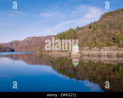 Les réservoirs de la vallée de l'Elan sont une chaîne de lacs artificiels créés à partir de l'amortissement des rivières Elan et Claerwen dans la vallée de l'Elan, au centre du pays de Galles. Banque D'Images