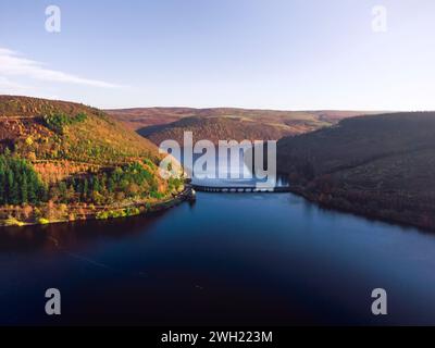 Les réservoirs de la vallée de l'Elan sont une chaîne de lacs artificiels créés à partir de l'amortissement des rivières Elan et Claerwen dans la vallée de l'Elan, au centre du pays de Galles. Banque D'Images
