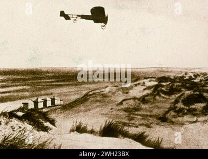 L'aviateur français Louis Blériot traverse la Manche en 1909 Banque D'Images