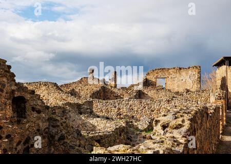 Visite de la ville de Pompéi qui a été couverte de cendres volcaniques après l'éruption du Vésuve, lieux touristiques en Italie. Banque D'Images