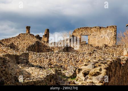 Visite de la ville de Pompéi qui a été couverte de cendres volcaniques après l'éruption du Vésuve, lieux touristiques en Italie. Banque D'Images