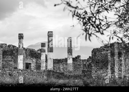 Visite de la ville de Pompéi qui a été couverte de cendres volcaniques après l'éruption du Vésuve, lieux touristiques en Italie. Banque D'Images