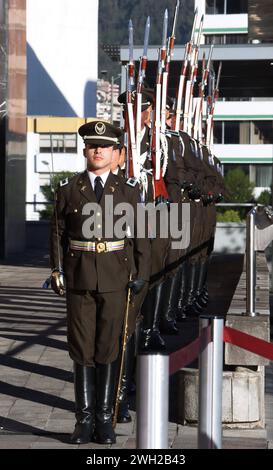 RELEVO-GUARDIA-ESCOLTA-LEGISLATIVA Quito, miÃ rcoles 7 de febrero del 2024 Ceremonia de Relevo de Guardia de la Escolta Legislativa , con la Presencia del Presidente de la Asamblea Nacional Henry Kronfle, en el Palacio Legislativo. Rolando Enriquez/API Quito Pichincha Ecuador POL-RELEVO-GUARDIA-ESCOLTA-LEGISLATIVA-3c37f4979bb76bfeb1a17c0224bc9b5e *** RELEVING GARDE DE l'ÉCOLE LÉGISLATIVE Quito, mercredi 7 février 2024 cérémonie du Relais de garde de l'Escort législative, avec la présence du Président de l'Assemblée nationale Henry Kronfle, au Palais des photos législatives Rolando E Banque D'Images
