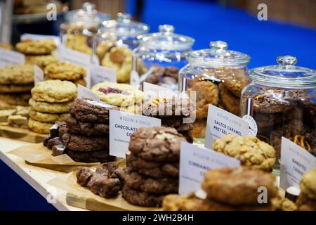 Gros plan sur les friandises gourmandes de luxe Willow & Finch au salon « source » à Westpoint à Exeter au Royaume-Uni le 7 février 2024 Banque D'Images