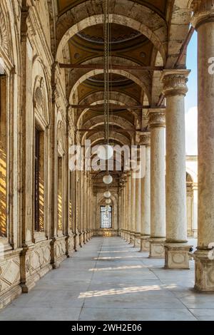 Cour de la mosquée Mohammed Ali (ou Muhammad Ali) dans la citadelle du Caire, Egypte Banque D'Images