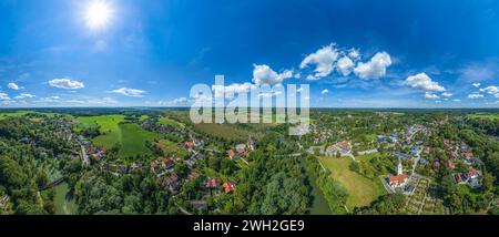 Die Gemeinde Grafrath im oberbayerischen Kreis Fürstenfeldbruck im Luftbild Ausblick auf Grafrath an der Amper in Oberbayern Grafrath Bayern Deutschla Banque D'Images