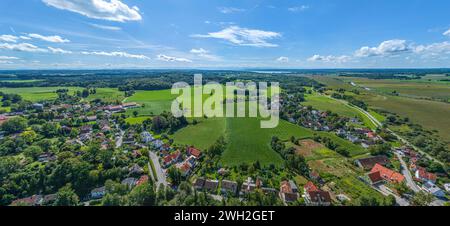 Die Gemeinde Grafrath im oberbayerischen Kreis Fürstenfeldbruck im Luftbild Ausblick auf Grafrath an der Amper in Oberbayern Grafrath Bayern Deutschla Banque D'Images