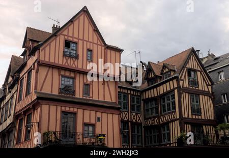 Maisons à colombages normandes, typiques des rues de Rouen Banque D'Images