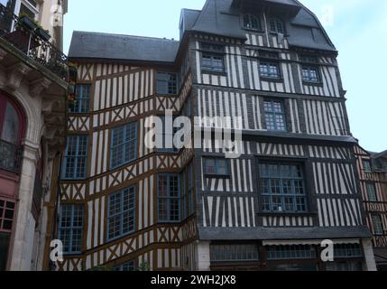 Maisons à colombages normandes, typiques des rues de Rouen Banque D'Images