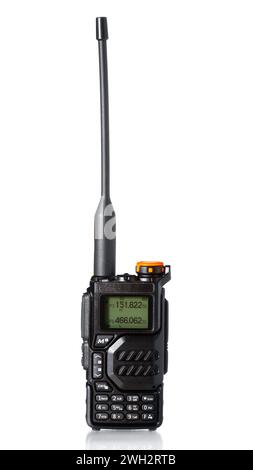 Talkie-walkie - radio professionnelle portable isolée sur fond blanc Banque D'Images