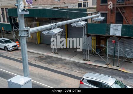 Scanners de tarification de la congestion installés à l’extérieur du tunnel Lincoln à New York, vus le jeudi 1er février 2024. (© Richard B. Levine) Banque D'Images