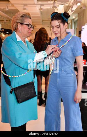 Claudia Effenberg und Klaudia Giez beim Mates date influencer Event auf der Berlin Fashion week automne/hiver 2024 in der Berliner Freiheit. Berlin, 06.02.2024 *** Claudia Effenberg et Klaudia Giez à l'événement Mates date influencer à Berlin Fashion week automne hiver 2024 au Berliner Freiheit Berlin, 06 02 2024 Foto:Xn.xKubelkax/xFuturexImagex mates 4213 Banque D'Images