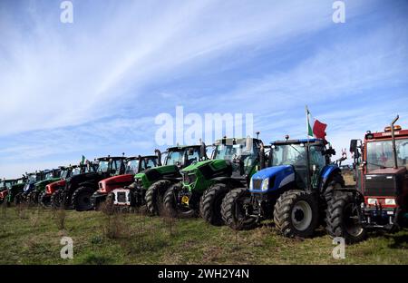 Rome, Italie. 07 février 2024. ROME - Rome 02/07/2024 démonstration de tracteur dans la via Nomentana, près du Grand Raccordo Anulare usage éditorial uniquement crédit : Agence photo indépendante/Alamy Live News Banque D'Images