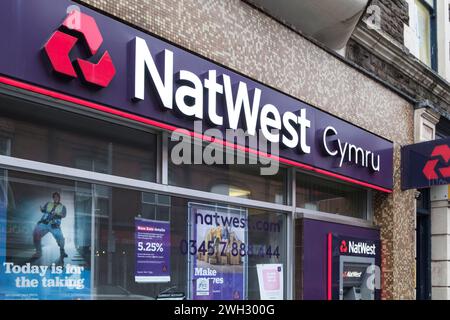 Autour de Port Talbot une ville industrielle à Neath Port Talbot Wales UK un jour d'hiver. NatWest Bank Cymru Banque D'Images