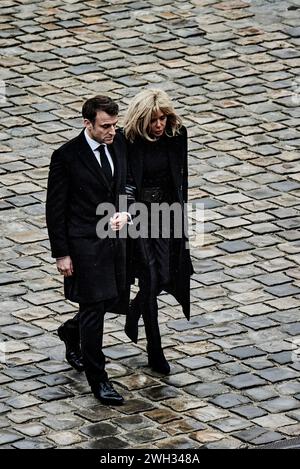 © Antonin Burat/le Pictorium/MAXPPP - Paris 07/02/2024 Antonin Burat/le Pictorium - 07/02/2024 - France/Ile-de-France/Paris - le couple présidentiel Emmanuel et Brigitte Macron, lors de la cérémonie d'hommage aux victimes françaises des attaques terroristes du 7 octobre en Israel, a l'Hotel des Invalides. - Valeurs ACtuelles Out, JDD Out, No JDD, No russia, russia OUT/07/02/2024 - France/Ile-de-France (région)/Paris - couple présidentiel français Emmanuel et Brigitte Macron, lors de la cérémonie d'hommage aux victimes françaises des attentats terroristes du 7 octobre en Israël, à Hot Banque D'Images