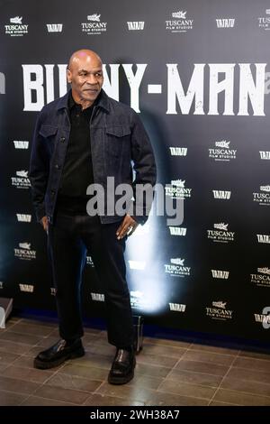 Conférence de presse Bunny-Man Mike Tyson, ancien boxeur professionnel américain, pose avant une conférence de presse pour le film Bunny-Man. Bunny-Man est un nouveau film réalisé à 95% en production virtuelle, la plupart du film sera tourné à Turin au siège des Tuscany film Studios. Turin Italie Copyright : xNicolòxCampox Banque D'Images