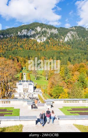 Schloss Linderhof Palace, couleurs d'automne Ettal Oberbayern, Garmisch-Partenkirch Bayern, Bavière Allemagne Banque D'Images