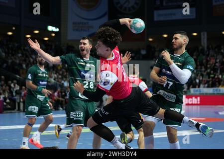 Wetzlar, Allemagne. 07 février 2024. Wetzlar, Allemagne, 7 février 2024 : Marko Grgic ( 17 Eisenach ) Hendrik Wagner ( 28 Wetzlar ) Stefan Cavor ( 77 Wetzlar ) lors du match Liqui Moly Handball-Bundesliga entre HSG Wetzlar et ThSV Eisenach au Buderus-Arena de Wetzlar, ALLEMAGNE. (Julia Kneissl/SPP) crédit : SPP Sport Press photo. /Alamy Live News Banque D'Images