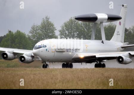 Avion radar Boeing E-3 Sentry AWACS de l'OTAN décollant de la base aérienne de Mont-de-Marsan. France - 17 mai 2019 Banque D'Images