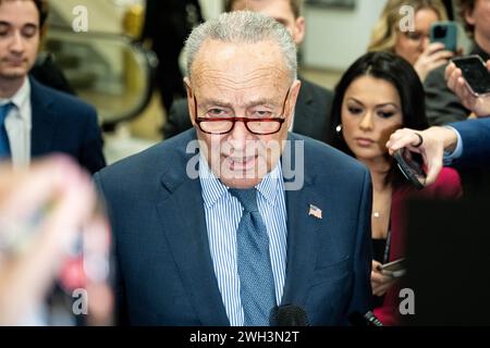 Washington, États-Unis. 07 février 2024. Le chef de la majorité au Sénat, Chuck Schumer (d-NY), parlant avec des journalistes au Capitole des États-Unis. (Photo de Michael Brochstein/Sipa USA) crédit : Sipa USA/Alamy Live News Banque D'Images