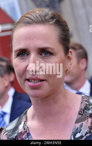 Copenhague /Danemark./ 27June 2019/Mme Mette Frederiksen Nouveau Premier ministre du Danemark goiement social-démocrate solo après 40 ans, elle présente son équipe de ministre à H.M. la Reine Margrethe II du Danemark peut être un autre membre de la famille royale au Palais Aamelineborg et plus tard elle présente son nouveau ministre de la presse et de la nation Devant le papace d'Amalienborg à Copenhague, au Danemark, elle a 6 femmes ministre dans son équipe. Certains miniter sont de nouveaux visages dans l'équipe de minter, la nouvelle ministre priem Memocrat sociale Mme mette Frederiisken et l'équipe de ministre en face du Palais d'Amalienborg dans la capitale danoise. Banque D'Images