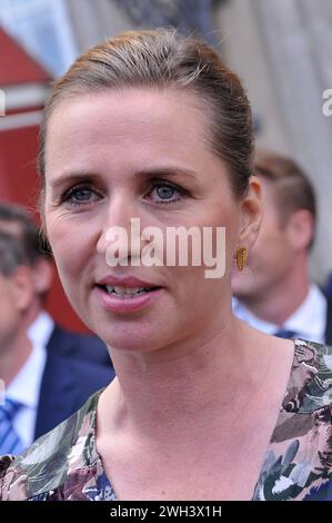 Copenhague /Danemark./ 27 juin 2019/M.S. Mette Frederiksen Nouveau premier ministre miniter du Danemark solo govénération social-démocrate après 40 ans, elle présélectionne son équipe de ministre à S.M. la reine Margrethe II du Danemark peut être un autre membre de la famille royale au palais d'Aamelineborg et plus tard, elle présente son nouveau ministre Got aux médias de presse et à la nation devant la papace d'Amalienborg à Copenhague Danemark, elle a 6 femmes ministre dans son équipe certains miniter sont de nouveaux visages dans l'équipe de minter, Nouveau memocrat social priem ministre Ms.mette Frederisken et l'équipe ministre à l'avant du Palais d'Amalienborg dans la capitale danoise.M. Banque D'Images