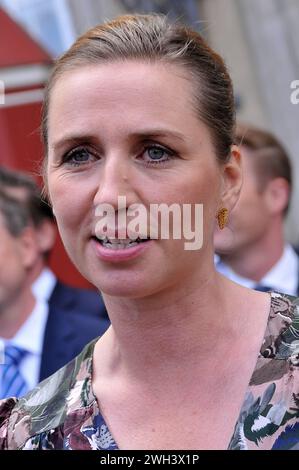 Copenhague /Danemark./ 27 juin 2019/M.S. Mette Frederiksen Nouveau premier ministre miniter du Danemark solo govénération social-démocrate après 40 ans, elle présélectionne son équipe de ministre à S.M. la reine Margrethe II du Danemark peut être un autre membre de la famille royale au palais d'Aamelineborg et plus tard, elle présente son nouveau ministre Got aux médias de presse et à la nation devant la papace d'Amalienborg à Copenhague Danemark, elle a 6 femmes ministre dans son équipe certains miniter sont de nouveaux visages dans l'équipe de minter, Nouveau memocrat social priem ministre Ms.mette Frederisken et l'équipe ministre à l'avant du Palais d'Amalienborg dans la capitale danoise.M. Banque D'Images