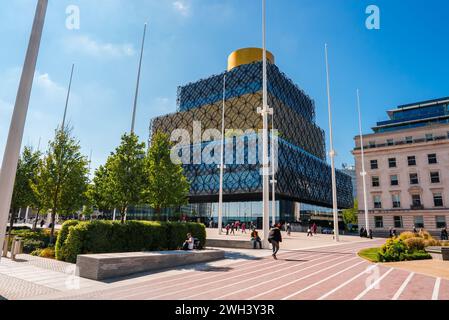 Architecture moderne et historique se mêlent parfaitement à Birmingham, UK Plaza. Banque D'Images