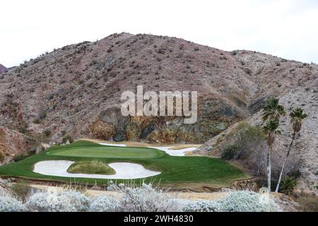 Henderson, Nevada, États-Unis. 07 février 2024. Une vue du 7ème trou et de la chaîne de montagnes avant le départ de la NFL Alumni PRO-AM au Cascata Golf Club à Henderson, Nevada. Christopher Trim/CSM/Alamy Live News Banque D'Images