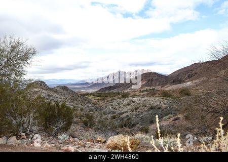 Henderson, Nevada, États-Unis. 07 février 2024. Une vue de la chaîne de montagnes du sud du Nevada avant le début de la NFL Alumni PRO-AM au Cascata Golf Club à Henderson, Nevada. Christopher Trim/CSM/Alamy Live News Banque D'Images