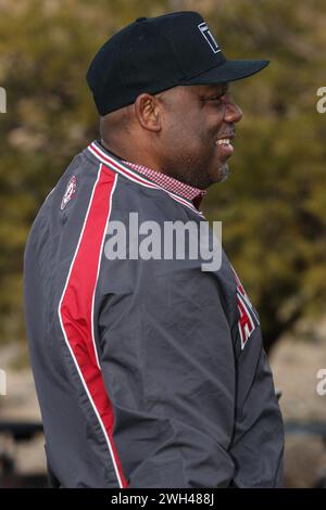 Henderson, Nevada, États-Unis. 07 février 2024. Mark McMillan, Alumni de la NFL, regarde vers le 7e trou lors de la NFL Alumni PRO-AM au Cascata Golf Club à Henderson, Nevada. Christopher Trim/CSM/Alamy Live News Banque D'Images