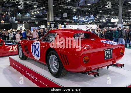 Paris, France - Rétromobile 2024. Focus sur une Rosso Cina 1963 Ferrari 250 GTO. Châssis n° 4675 GT. Banque D'Images