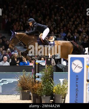 Bordeaux, France - 3 février 2024. Jeanne Sadran de France au Jumping International Bordeaux. Banque D'Images