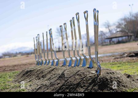 Palmdale, États-Unis. 07 février 2024. La cérémonie inaugurale pour un nouveau centre de placement familial par l'organisation Together California, A Village for Brothers & Sisters fondée par Christian Bale et Eric Esrailian à Palmdale, CA, le 7 février 2024. (Photo de Corine Solberg/SipaUSA) crédit : Sipa USA/Alamy Live News Banque D'Images