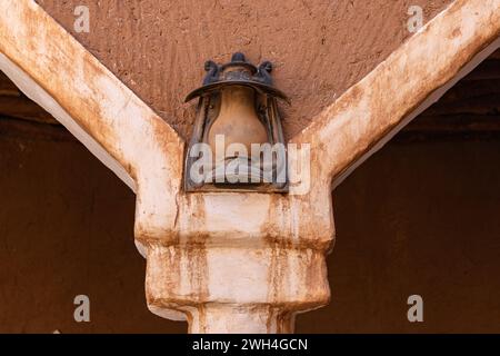 Village du patrimoine d'Ushaiger, Riyad, Arabie Saoudite, moyen-Orient. Ancienne lanterne dans le village du patrimoine Ushaiger. Banque D'Images