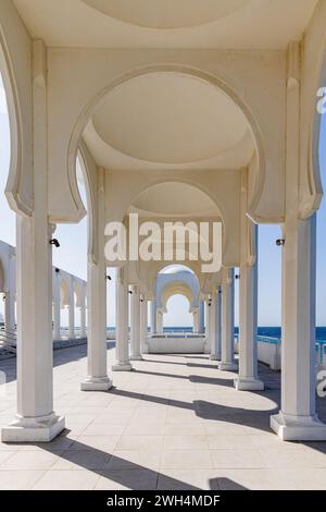 Moyen-Orient, Arabie Saoudite, Province de la Mecque, Djeddah. La mosquée Al Rahma ou la mosquée flottante est située dans la mer Rouge sur la côte de la ville de Djeddah. Banque D'Images