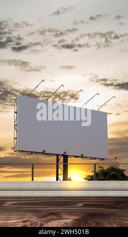 Panneau d'affichage vierge pour l'espace de copie avec arrière-plan de scène de coucher de soleil Banque D'Images